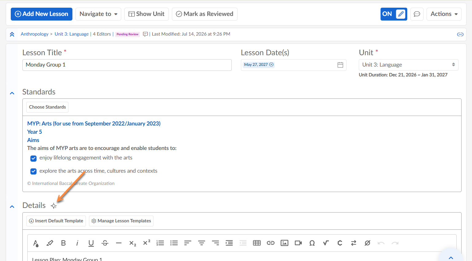 Captura de pantalla: Para utilizar la funcionalidad de IA, navegue a cualquier lección donde tenga la intención de crear contenido y luego haga clic en la IA.
