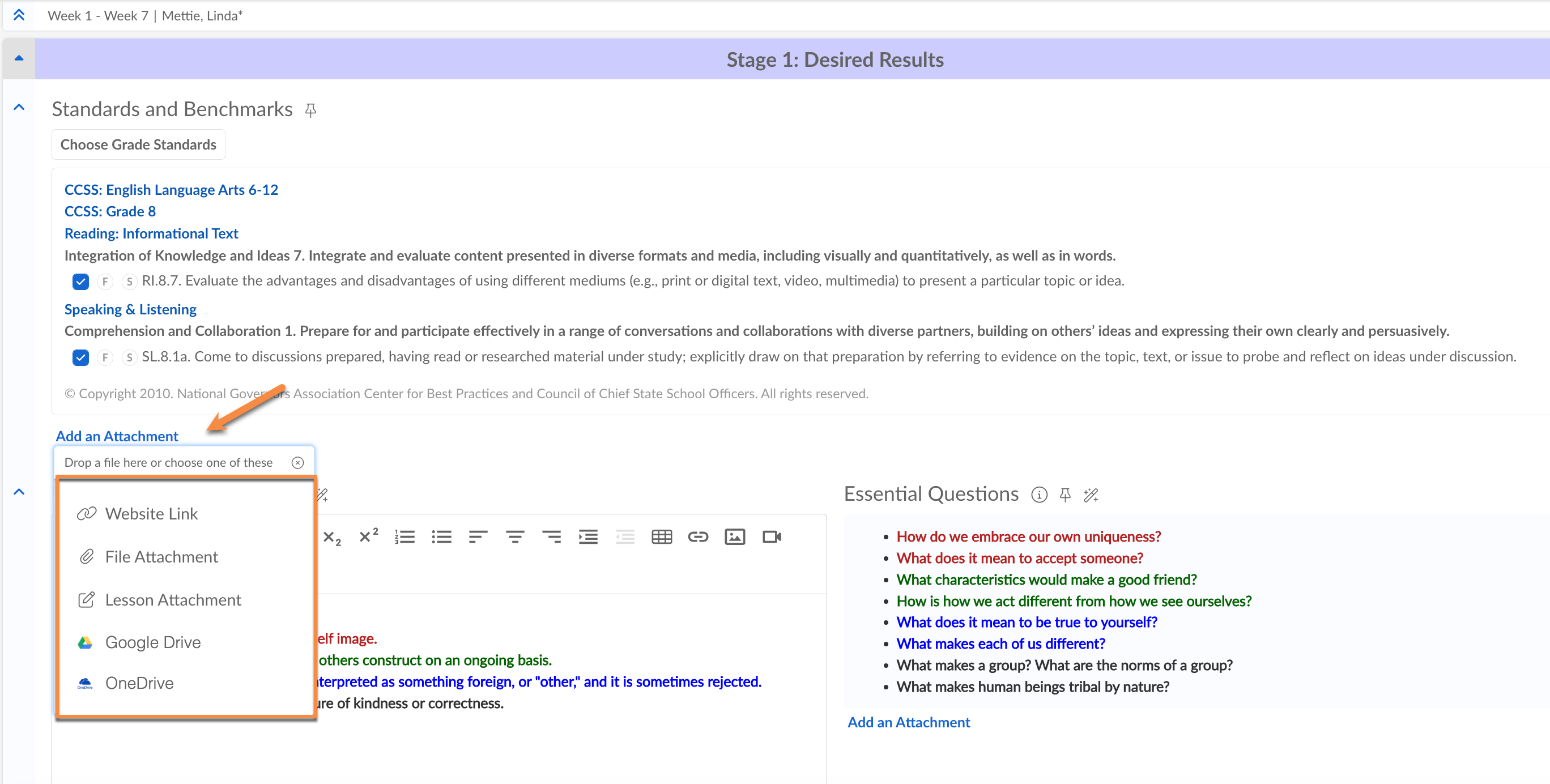 لقطة شاشة: في كل فئة، يمكنك إرفاق المواد كرابط موقع ويب، أو ملفات محلية، أو مواد Google Drive، أو OneDrive